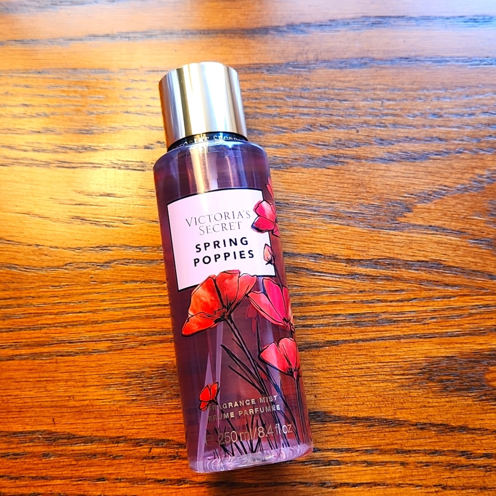 NWT Victoria's Secret Spring Poppies Mist 🌺